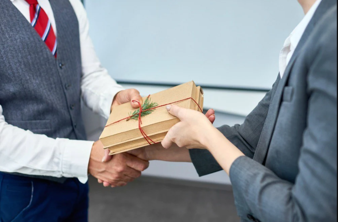 Reasons Why a Company Should Consider Giving Promotion Gifts